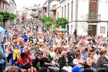 Máxima expectación en la bajada de la Virgen del Pino (Foto Antonio Alí)